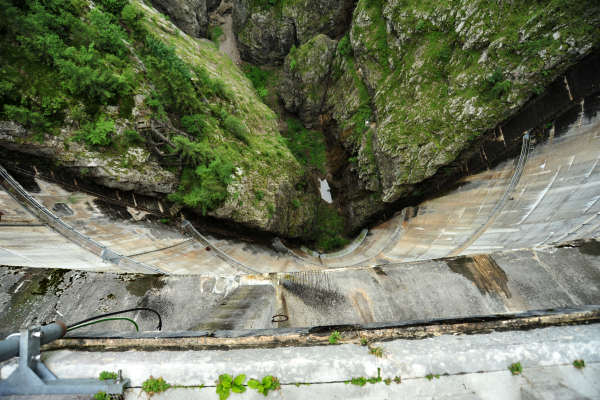 diga idroelettrica sulla forra del torrente Lumiei e lago di Sauris