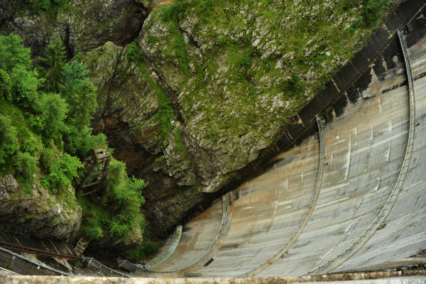 diga idroelettrica sulla forra del torrente Lumiei e lago di Sauris