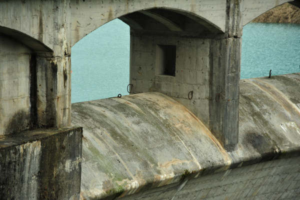 diga idroelettrica sulla forra del torrente Lumiei e lago di Sauris