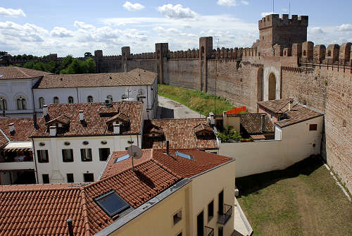 camminamento di ronda sulle mura di Cittadella