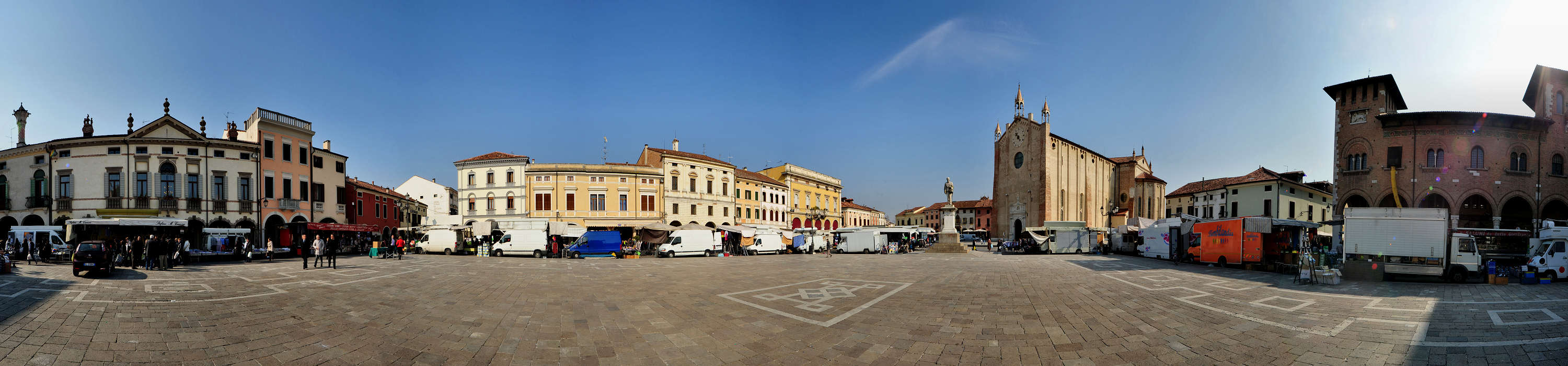 Piazza Duomo a Montagnana