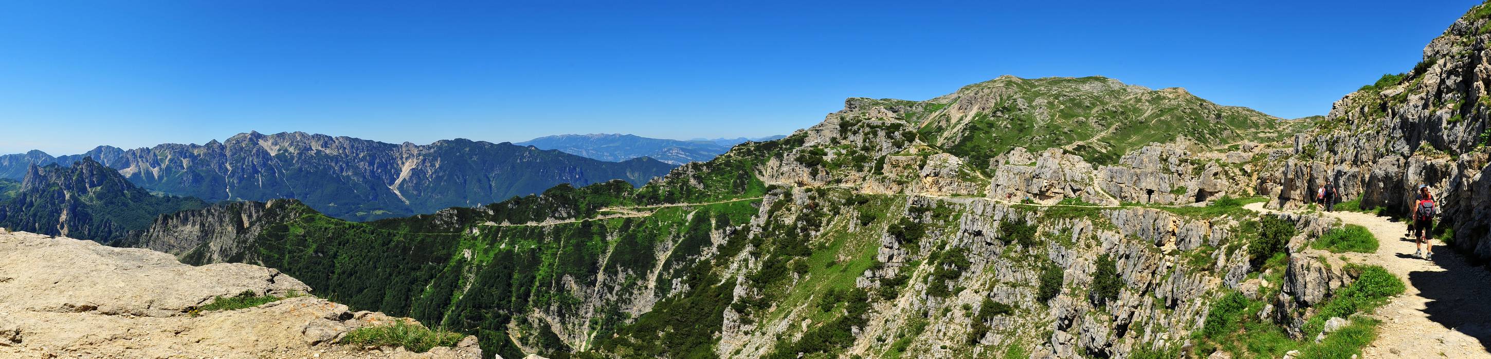 panoramica lungo la Strada delle 52 Gallerie al Pasubio