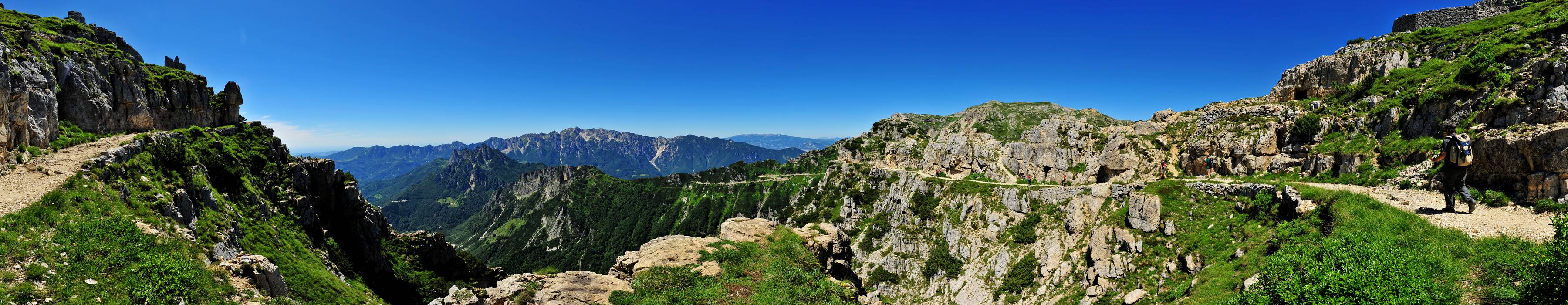 panoramica lungo la Strada delle 52 Gallerie al Pasubio