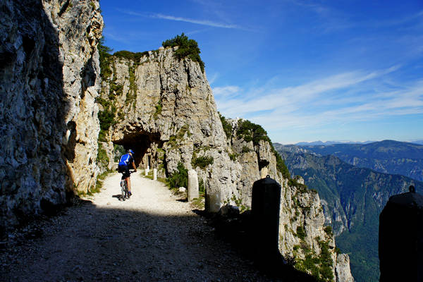 salita al rifugio Papa al Pasubio, strada Scarubbi strada Eroi