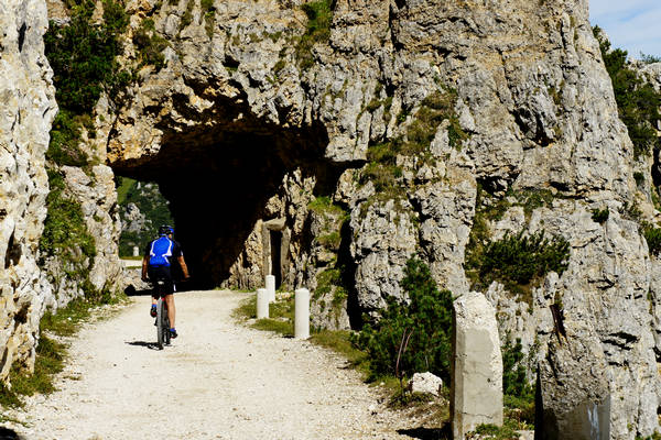 salita al rifugio Papa al Pasubio, strada Scarubbi strada Eroi