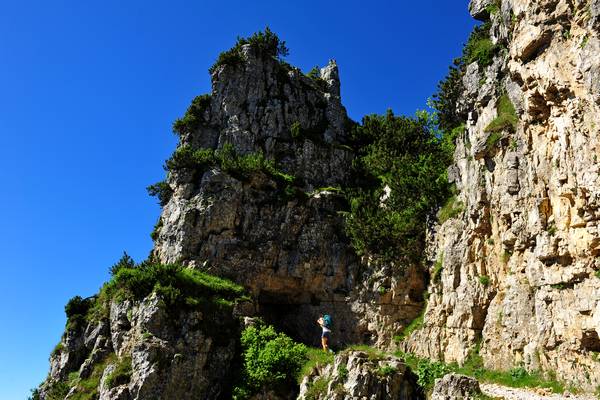 Strada delle 52 gallerie al monte Pasubio, da passo Xomo bocchetta Campiglia al rifugio gen. A.Papa