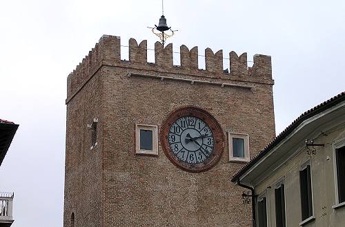 Mestre, piazza Ferretto e il Castello di Mestre