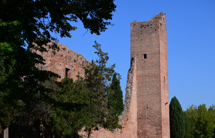 Rocca dei Tempesta o Rocca Malatesta a Noale, entroterra veneziano