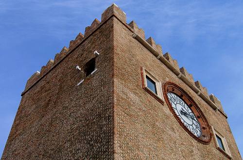 Mestre, piazza Ferretto e il Castello di Mestre