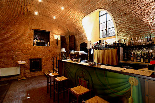 Castello di Bevilacqua, sala bar